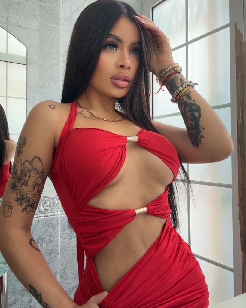 673619590: Chica busca chico en Barcelona