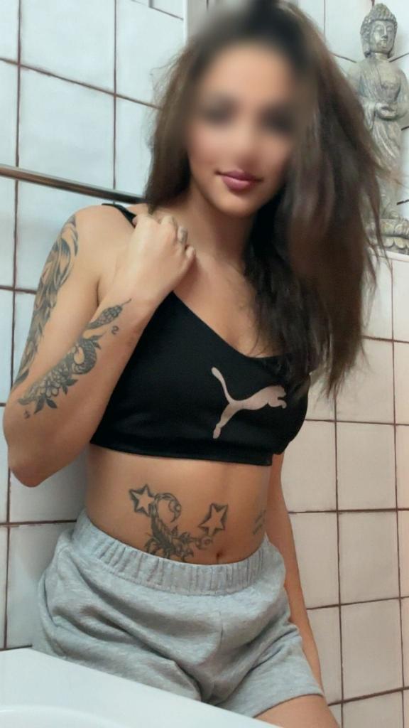 688394537: Chica busca chico en Madrid
