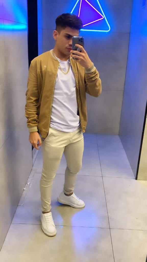 Chico busca chica en Málaga: 