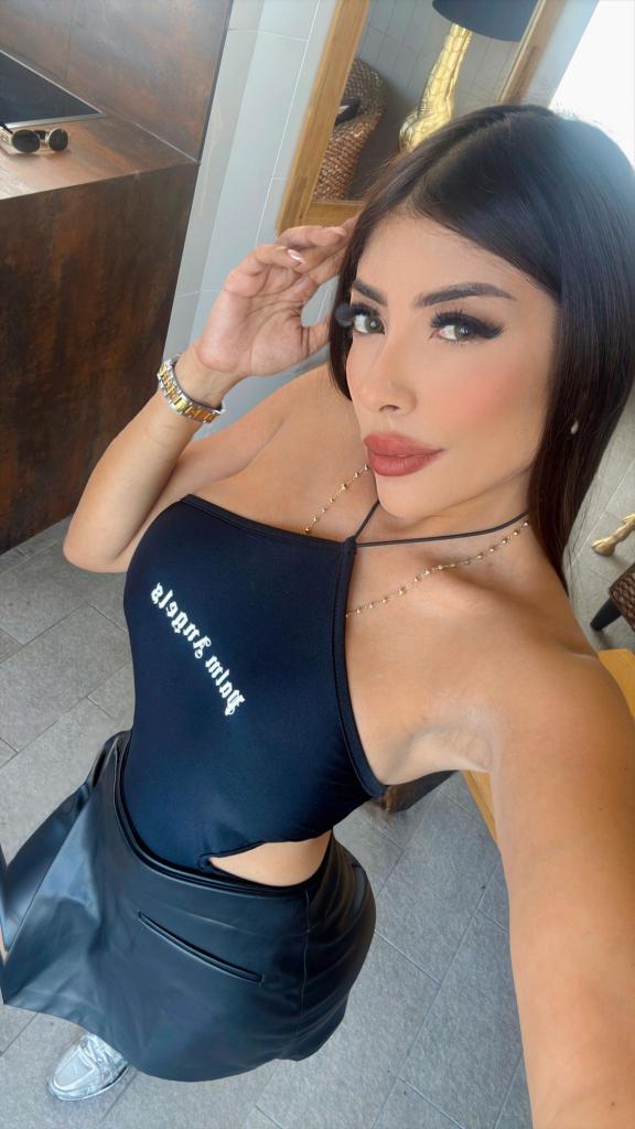 613666914: Chica busca chico en Barcelona