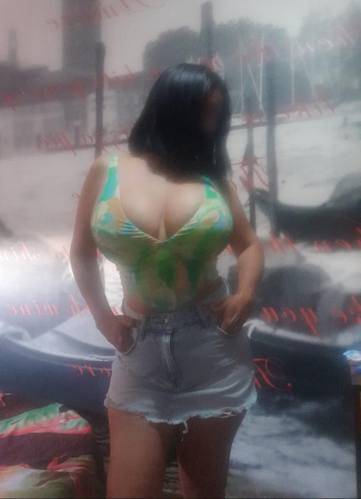 632437215: Chica busca chico en Barcelona