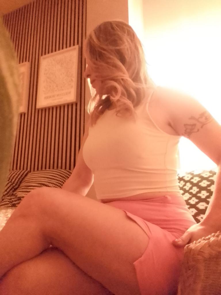 632437045: Chica busca chico en Barcelona