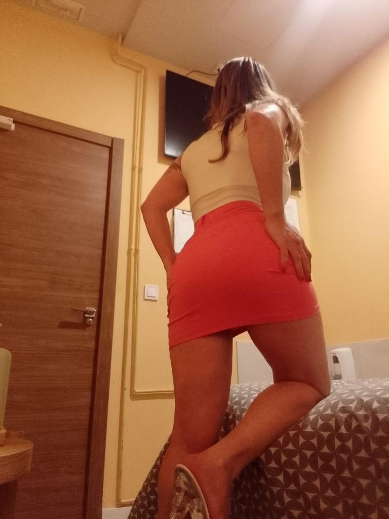 632437045: Chica busca chico en Barcelona