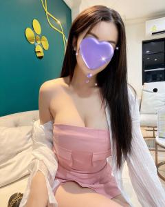 670726873: Chica busca chico en Barcelona