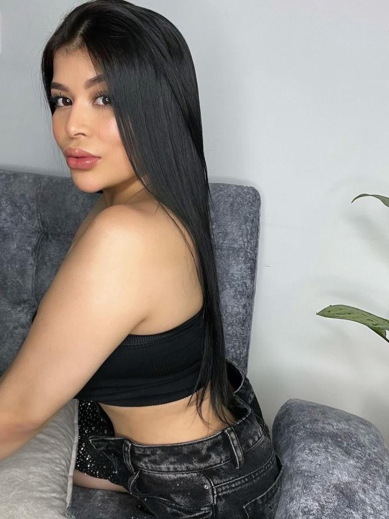 672290794: Chica busca chico en Barcelona