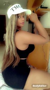 611326210: Chica busca chico en Barcelona