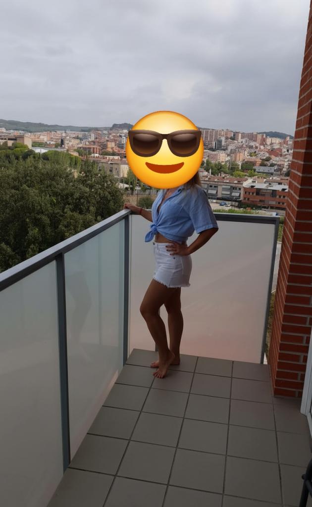 690223434: Chica busca chico en Barcelona