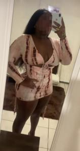 617745370: Chica busca chico en Barcelona