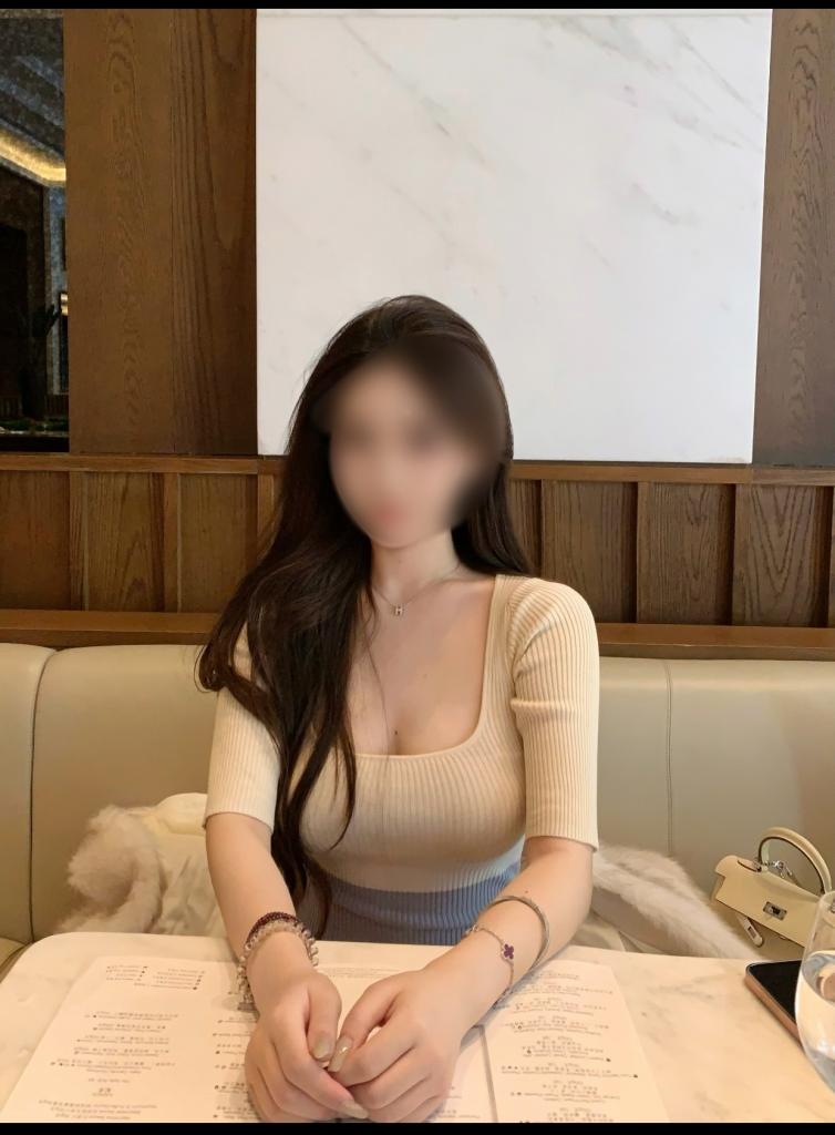 688502351: Chica busca chico en Barcelona