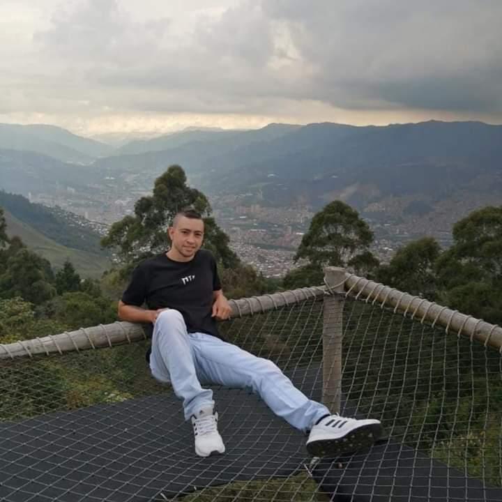 662337815: Chico busca chica en Valencia