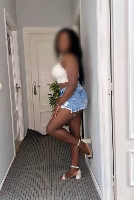 915799718: Chica busca chico en Madrid