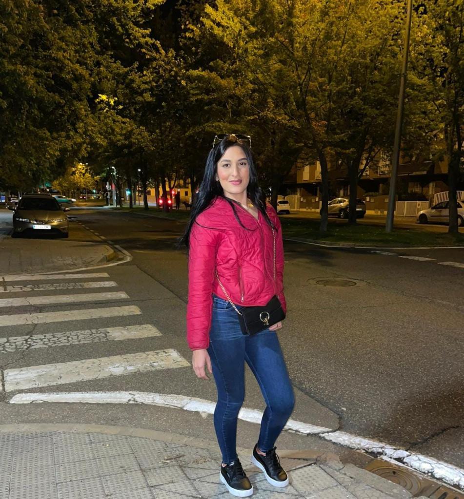 651935493: Chica busca chico en Ibiza