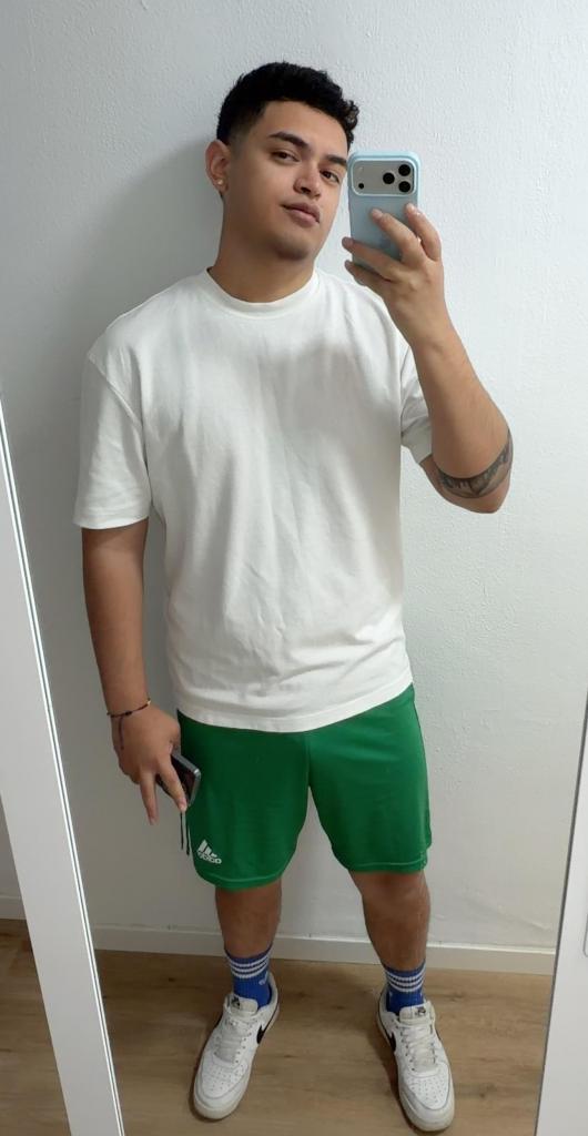 695091078: Chico busca chica en León