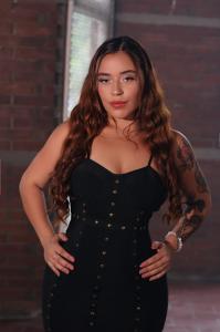 610880239: Chica busca chico en Ibiza