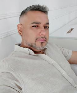 673844336: Chico busca chica en Granada