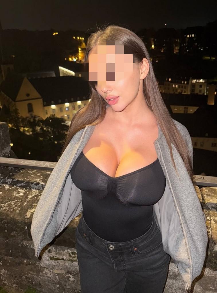 641357212: Chica busca chico en La Coruña