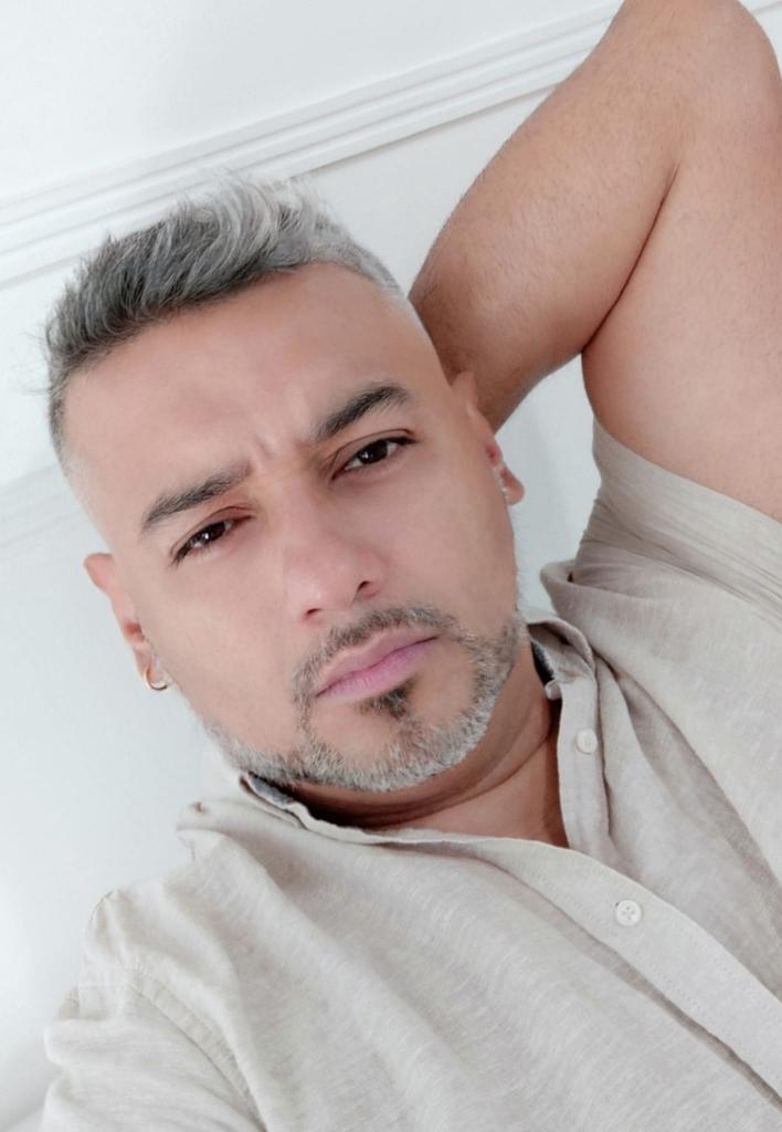 Chico busca chica en Granada: 