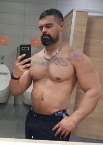 687716981: Chico busca chica en Zaragoza