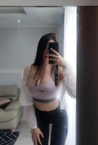 614776939: Chica busca chico en Barcelona