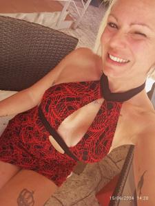 656318206: Chica busca chico en Barcelona