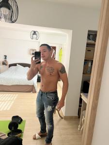 661053339: Chico busca chica en Alicante