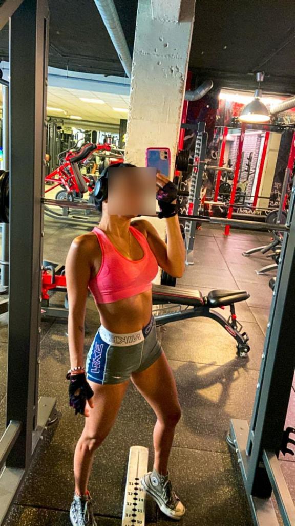 643856540: Chica busca chico en Navarra