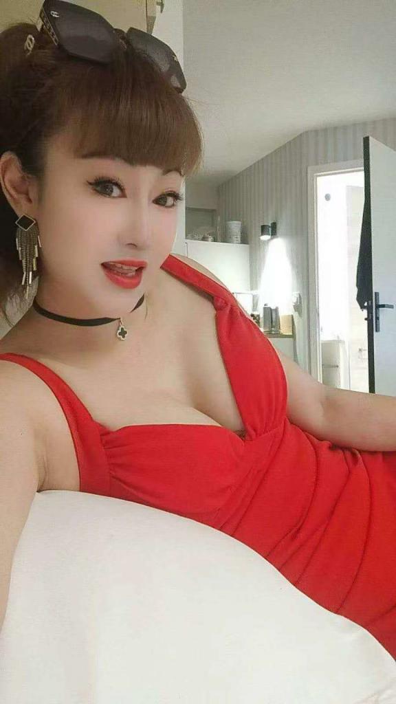 688596231: Chica busca chico en Barcelona