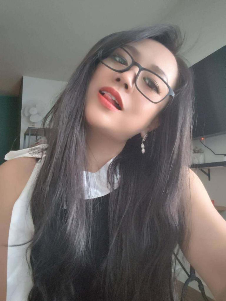 637733285: Chica busca chico en Barcelona