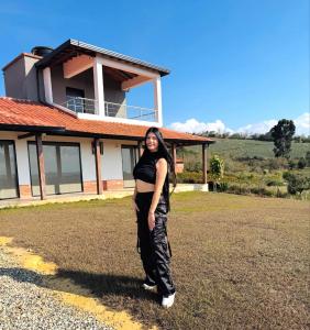 647315397: Chica busca chico en Madrid