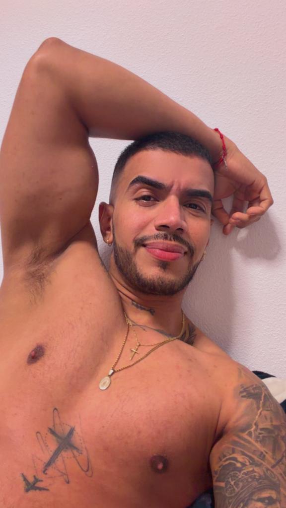 617819571: Chico busca chica en Las Palmas