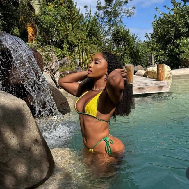 613308059: Chica busca chico en Murcia