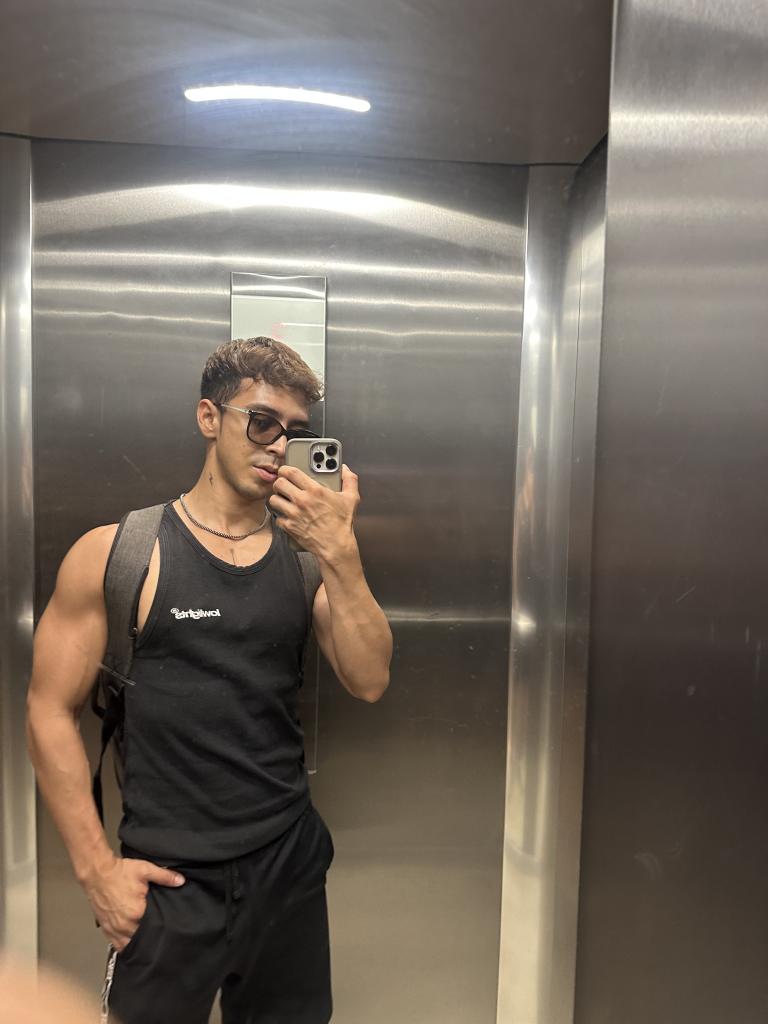 687204420: Chico busca chica en Barcelona