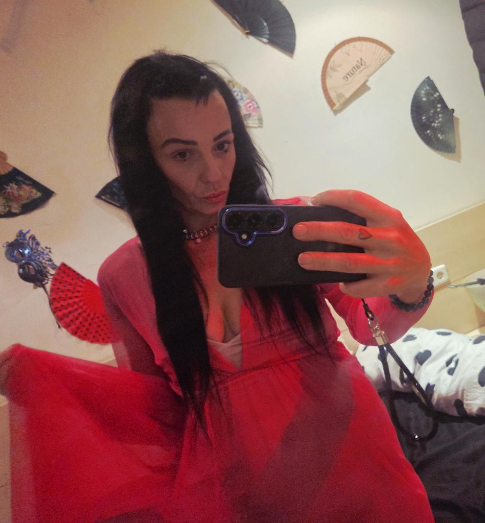 627225529: Chica busca chico en Barcelona