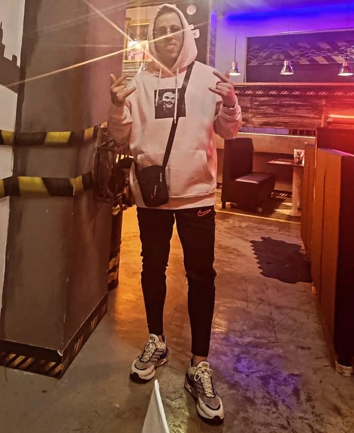 647291150: Chico busca chica en Sevilla