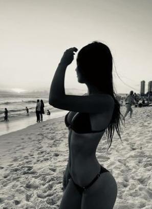 617803841: Chica busca chico en Sevilla