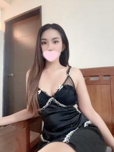 614776939: Chica busca chico en Barcelona