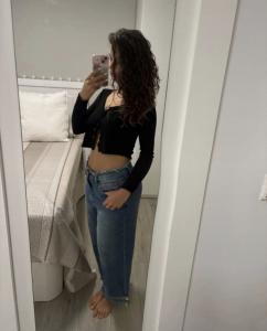 631695547: Chica busca chico en Barcelona