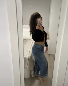 631695547: Chica busca chico en Barcelona