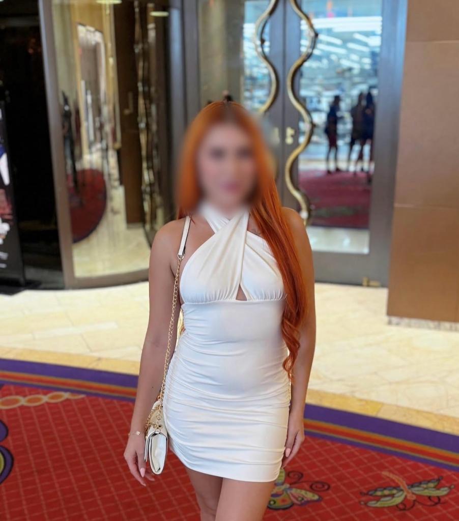 653522433: Chica busca chico en Barcelona