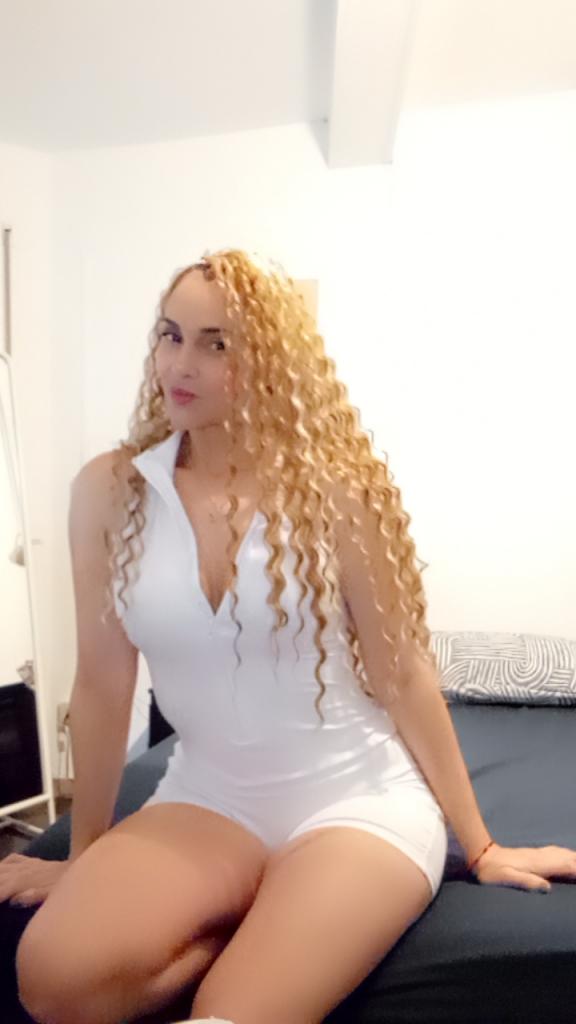 647992899: Chica busca chico en Barcelona