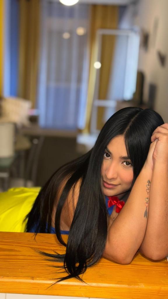 631086796: Chica busca chico en Barcelona