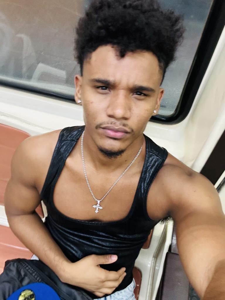 647939467: Chico busca chica en Madrid