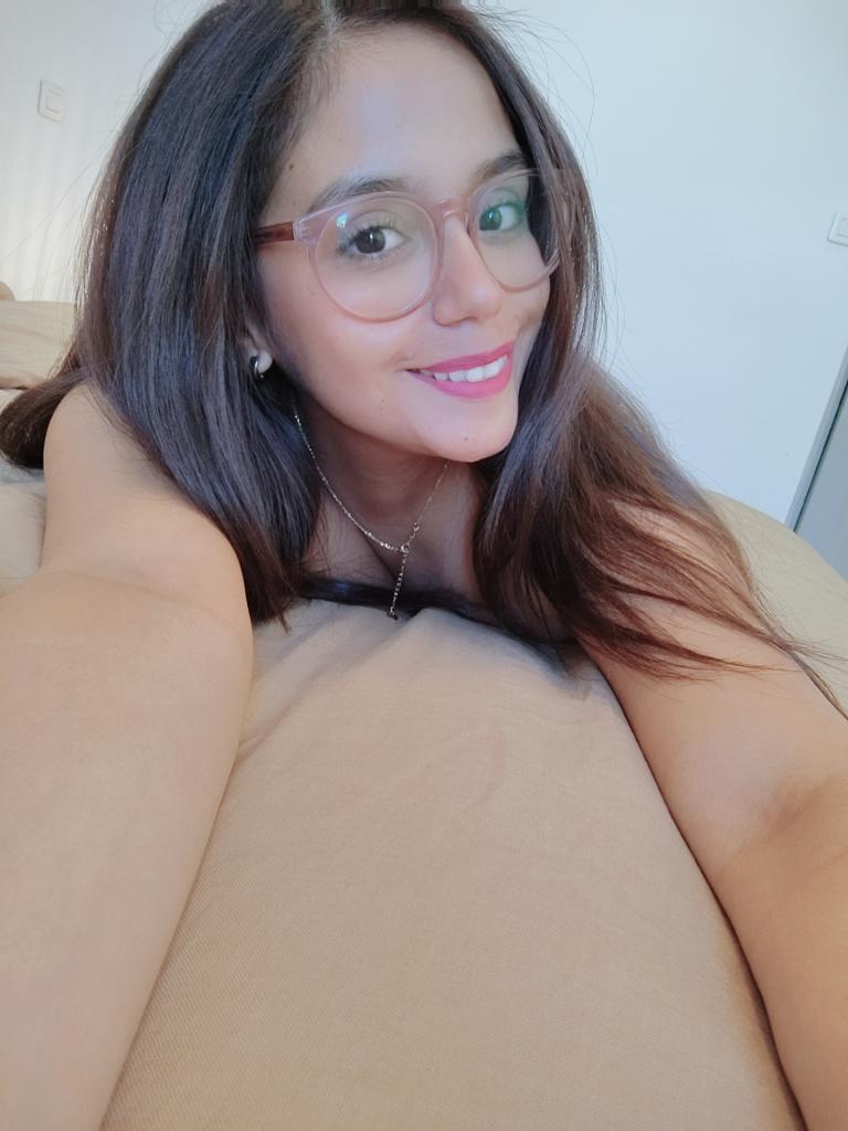 697734316: Chica busca chico en Sevilla