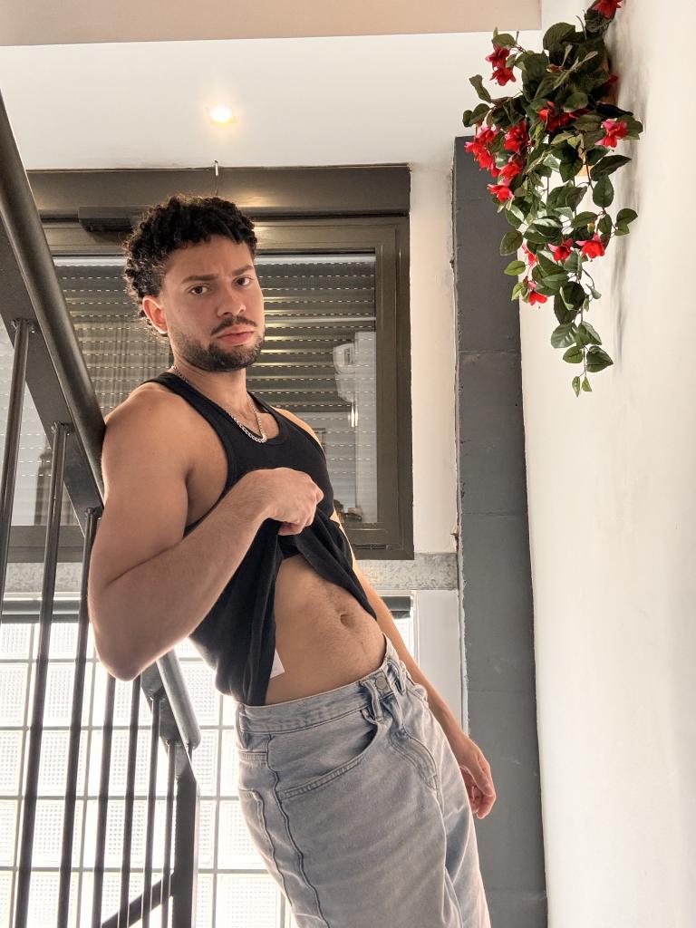 613839977: Chico busca chica en Zaragoza