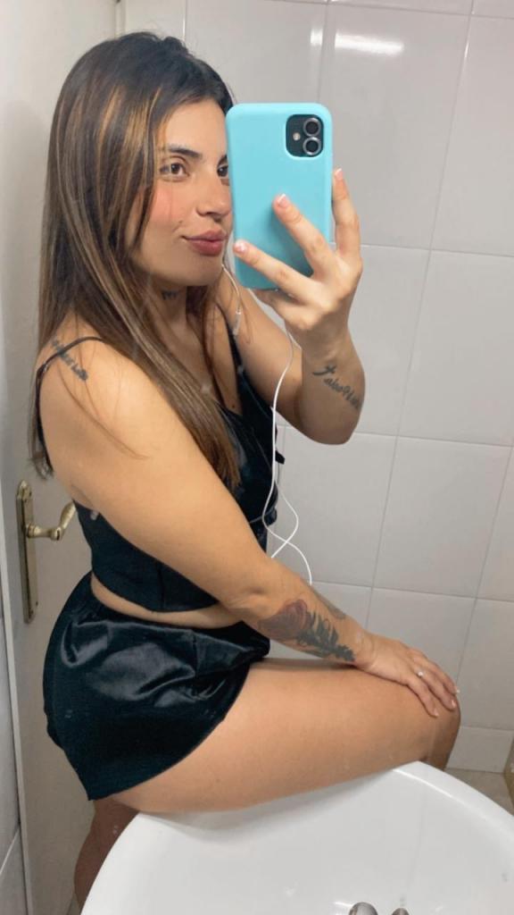 643966425: Chica busca chico en Gerona
