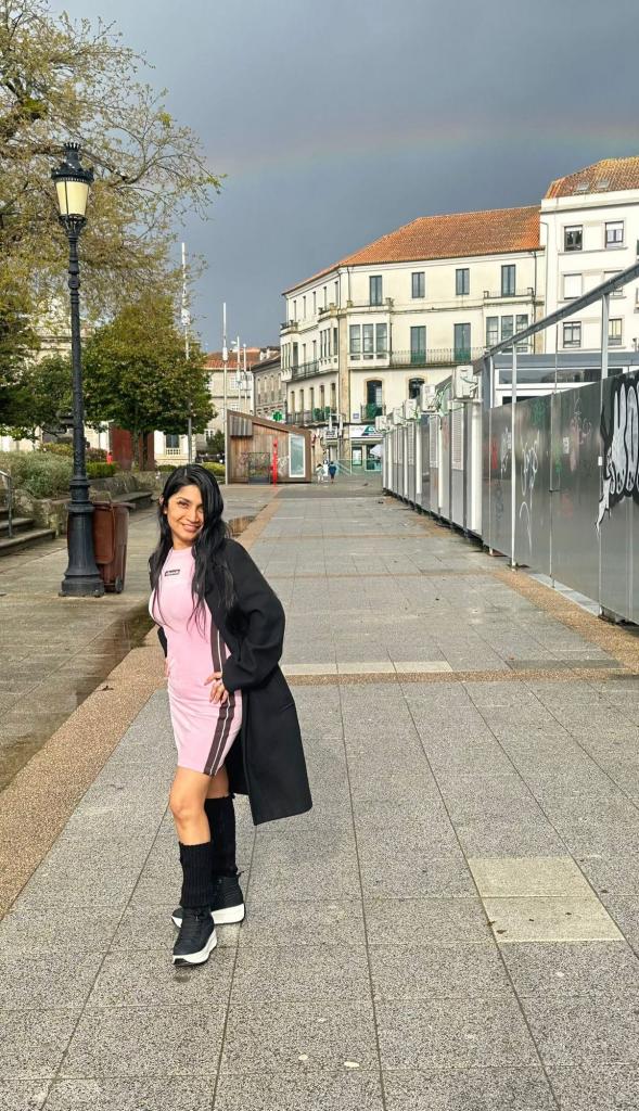 614310481: Chica busca chico en La Coruña