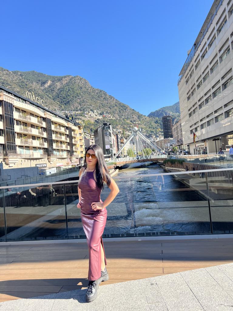 613859477: Chica busca chico en Lérida