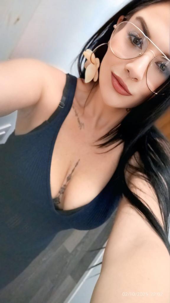 643037564: Chica busca chico en La Coruña