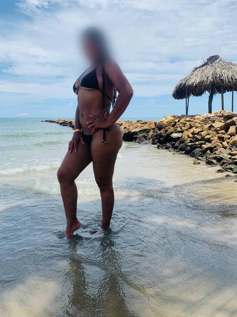 697537036: Chica busca chico en Madrid