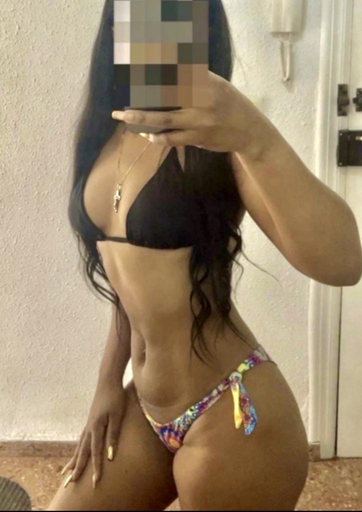 670502467: Chica busca chico en Sevilla